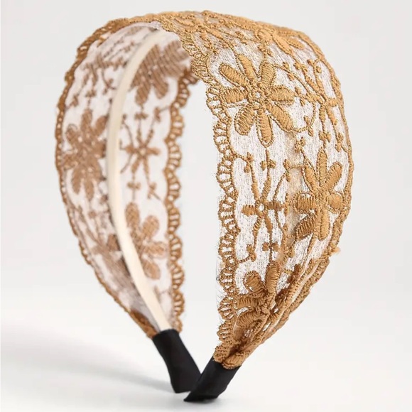 Accessories - 🎄3 for $23🎄Golden Brown Elegant Lace Floral Headband